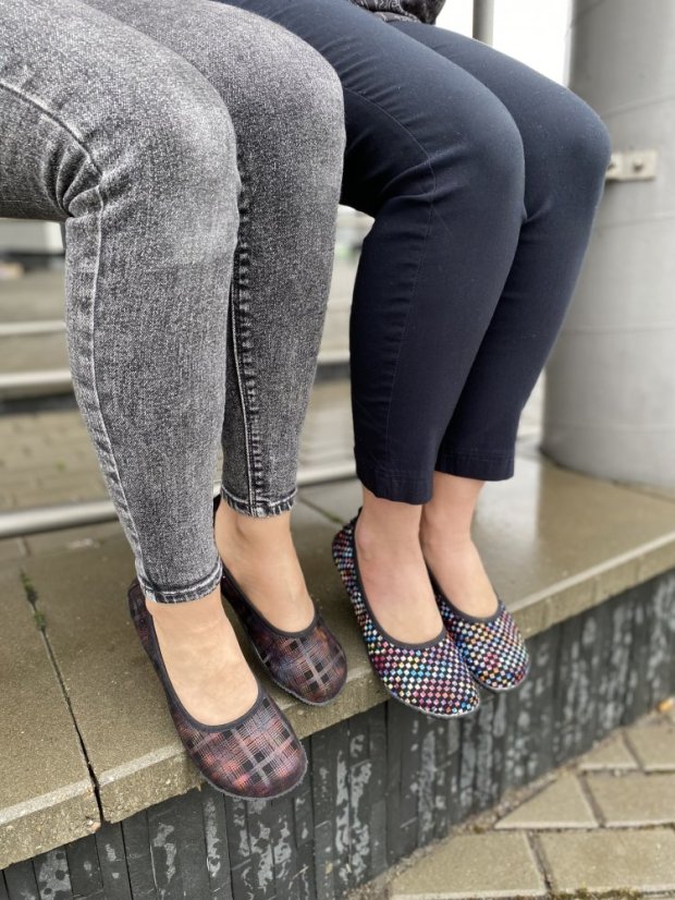 Petite Bonnie - Size: 43